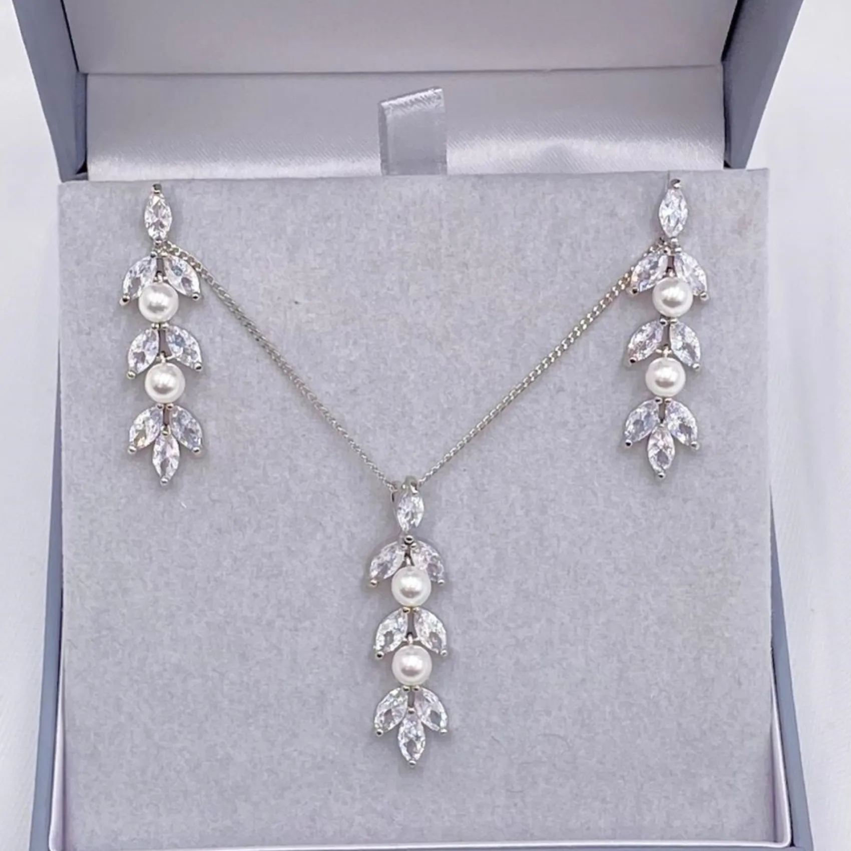 Lace & Favour Bride Gifts | Pearl Jewellery*Amalia Cubic Zirconia and Pearl Bridal Jewellery Set