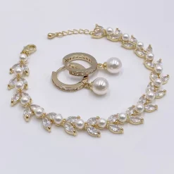 Lace & Favour Bride Gifts | Pearl Jewellery*Amalia Gold Cubic Zirconia Pearl Wedding Bracelet Ivory/ Gold