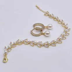 Lace & Favour Bride Gifts | Pearl Jewellery*Amalia Gold Cubic Zirconia Pearl Wedding Bracelet Ivory/ Gold