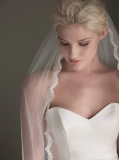 Lace & Favour Single Tier Veils | Chapel Length & Cathedral Veils*Beauty Single Tier Scalloped Lace Edge Veil