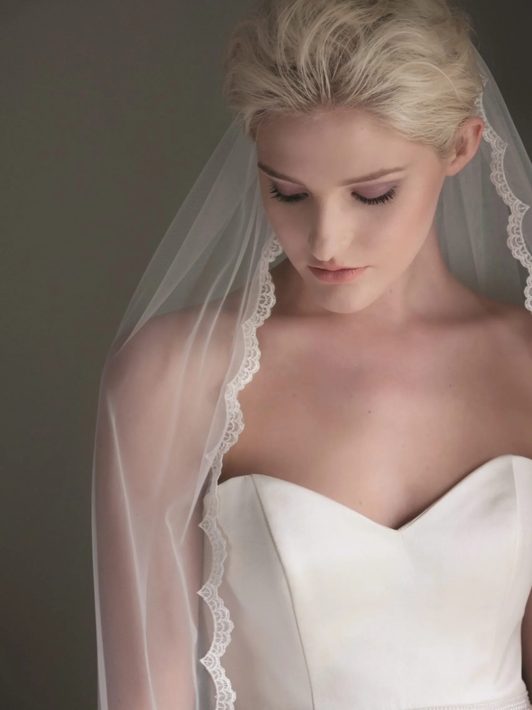 Lace & Favour Single Tier Veils | Chapel Length & Cathedral Veils*Beauty Single Tier Scalloped Lace Edge Veil