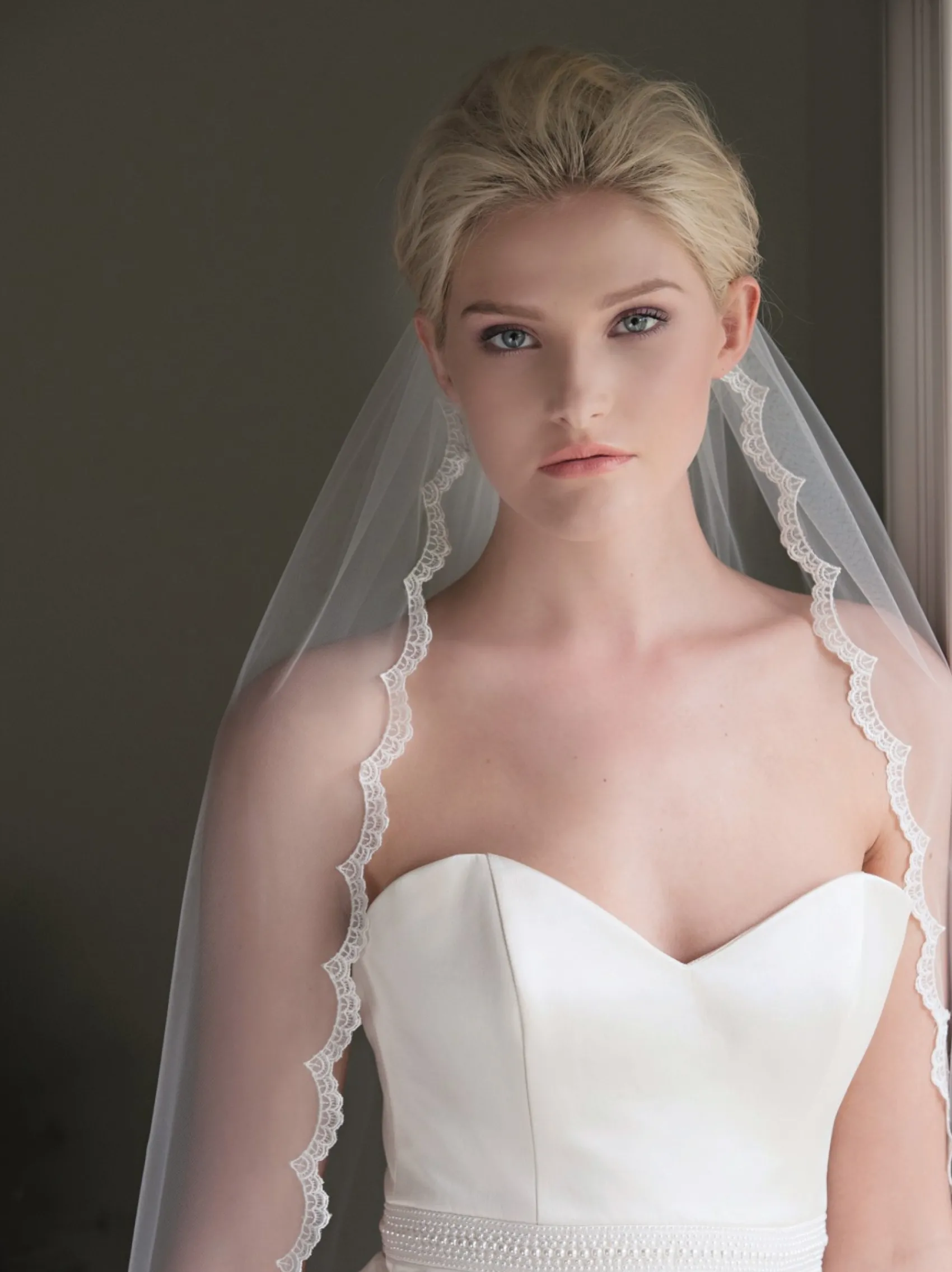 Lace & Favour Single Tier Veils | Chapel Length & Cathedral Veils*Beauty Single Tier Scalloped Lace Edge Veil