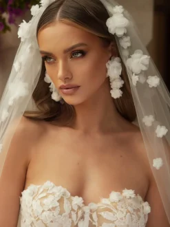 Bianco Evento Single Tier Veils | Fingertip Veils*Bianco Single Tier Cut Edge Short Veil with 3D Flowers S493 Ivory