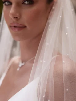 Bianco Evento Single Tier Veils | Floor Length Veils*Bianco Single Tier Scattered Pearl Floor Length Veil S525 Ivory