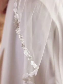 Bianco Evento Single Tier Veils | Fingertip Veils*Bianco Single Tier Narrow Lace Edge Fingertip Veil S508 Ivory