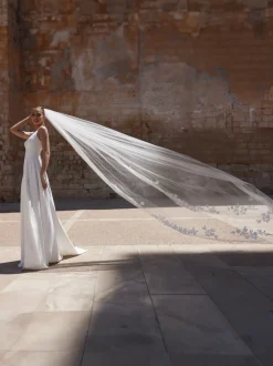 Bianco Evento Single Tier Veils | Chapel Length & Cathedral Veils*Bianco Single Tier Cathedral Veil with Lace Appliques S519 Ivory