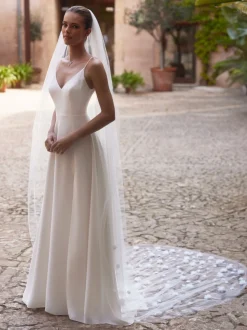 Bianco Evento Single Tier Veils | Chapel Length & Cathedral Veils*Bianco Single Tier 3D Flowers Cathedral Veil S517 Ivory
