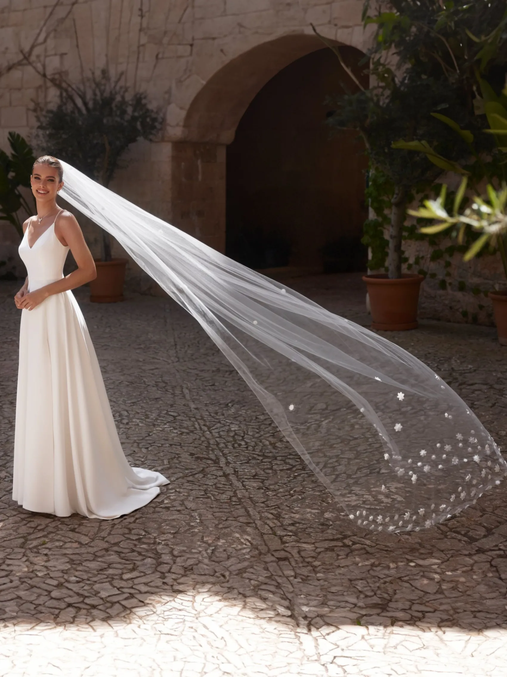 Bianco Evento Single Tier Veils | Chapel Length & Cathedral Veils*Bianco Single Tier Cut Edge Chapel Veil with 3D Flowers S501 Ivory