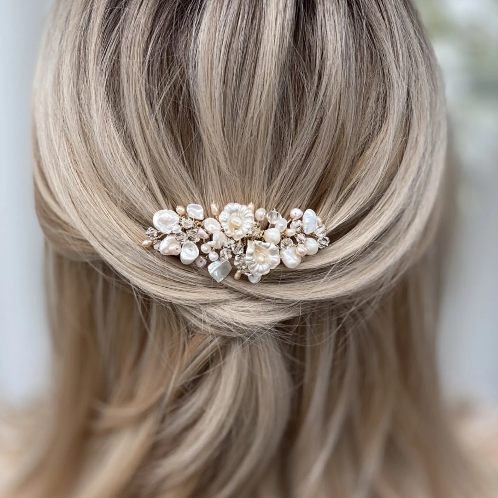 Poirier Pearl Hair Accessories | Gold Hair Accessories*Deloras Gold Freshwater Pearl and Flowers Mini Hair Comb Ivory/ Champagne/ Pale Gold
