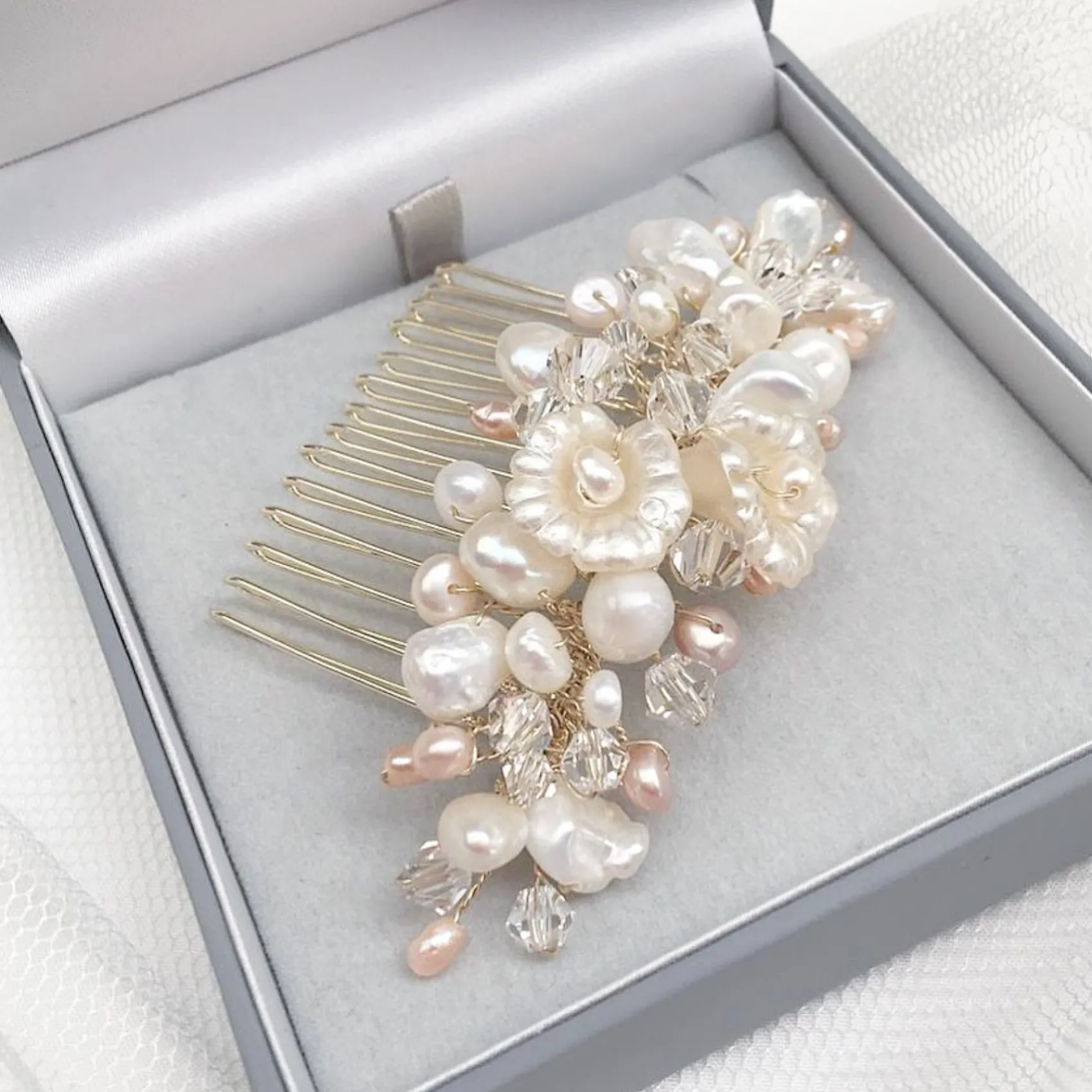 Poirier Pearl Hair Accessories | Gold Hair Accessories*Deloras Gold Freshwater Pearl and Flowers Mini Hair Comb Ivory/ Champagne/ Pale Gold