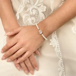 Lace & Favour Bride Gifts | Pearl Jewellery*Desiree Chic Pearl Wedding Bracelet (Gold)