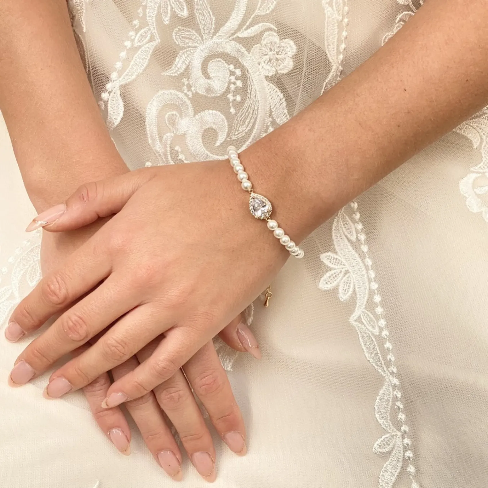 Lace & Favour Bride Gifts | Pearl Jewellery*Desiree Chic Pearl Wedding Bracelet (Gold)