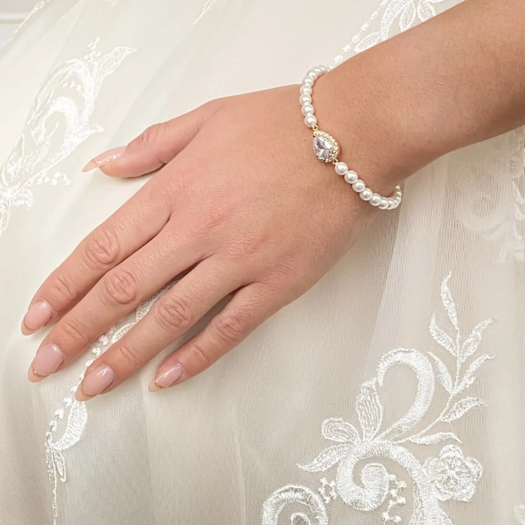 Lace & Favour Bride Gifts | Pearl Jewellery*Desiree Chic Pearl Wedding Bracelet (Gold)