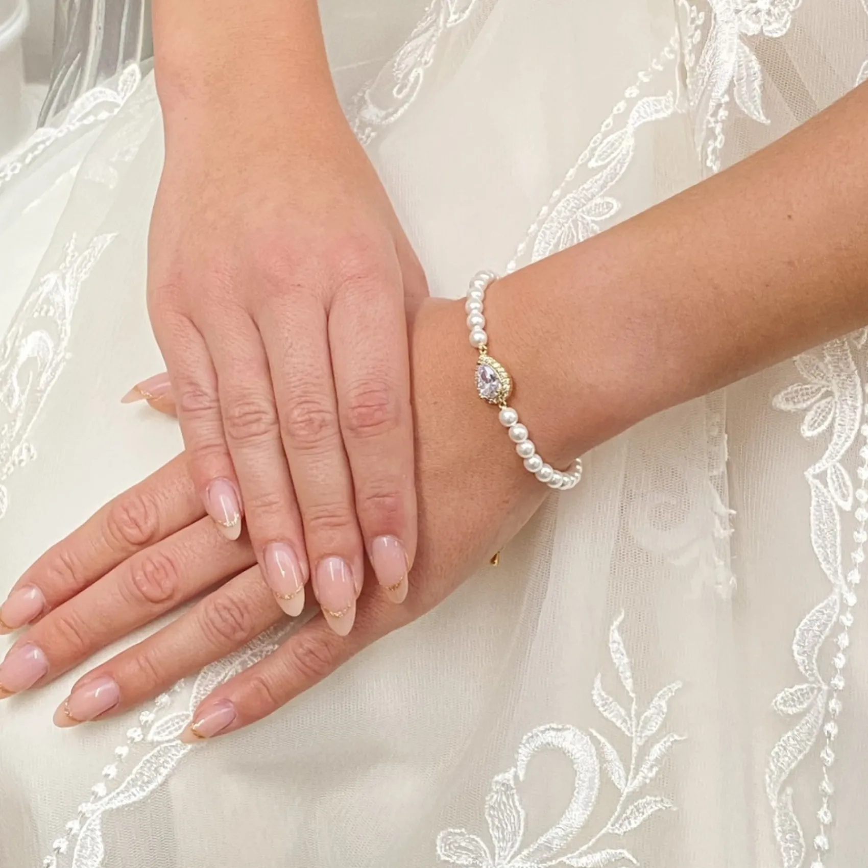 Lace & Favour Bride Gifts | Pearl Jewellery*Desiree Chic Pearl Wedding Bracelet (Gold)