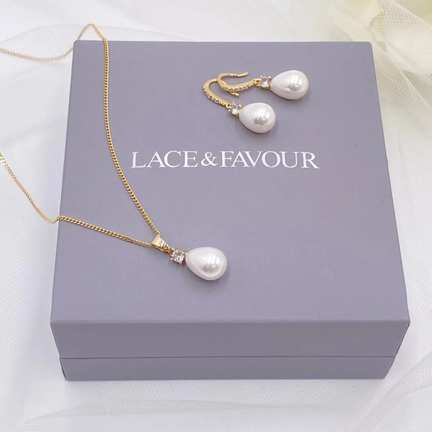 Lace & Favour Bridesmaid Gifts | Bride Gifts*Dolci Gold Crystal and Teardrop Pearl Bridal Jewellery Set Ivory/ Gold