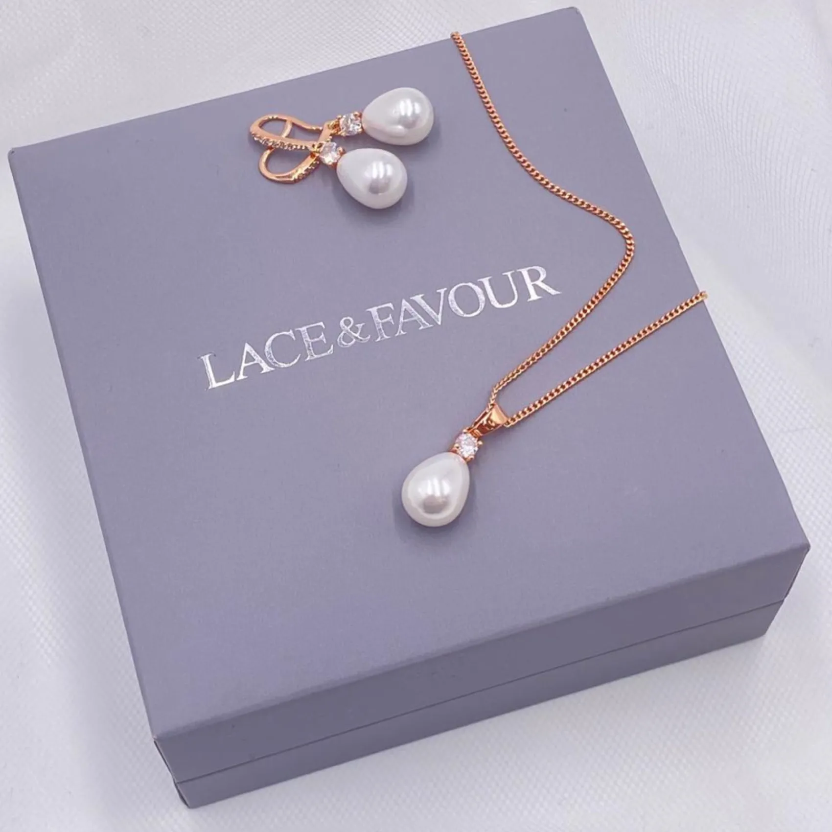 Lace & Favour Bridesmaid Gifts | Bride Gifts*Dolci Rose Gold Crystal and Teardrop Pearl Bridal Jewellery Set Ivory/ Rose Gold