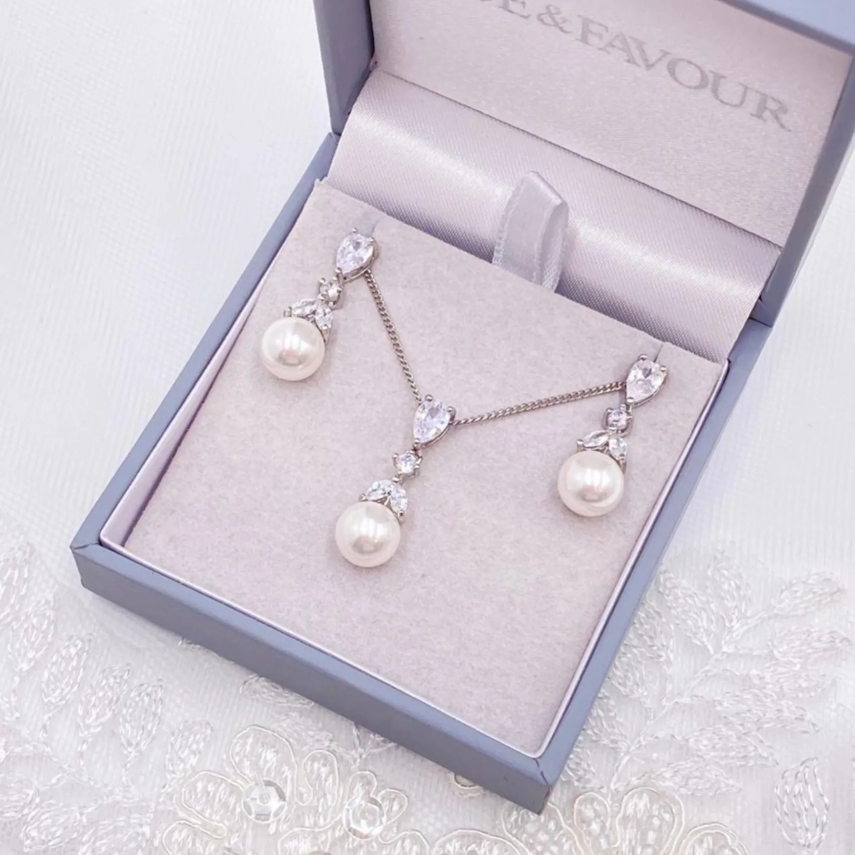 Lace & Favour Bridesmaid Gifts | Bride Gifts*Elegance Crystal and Pearl Bridal Jewellery Set