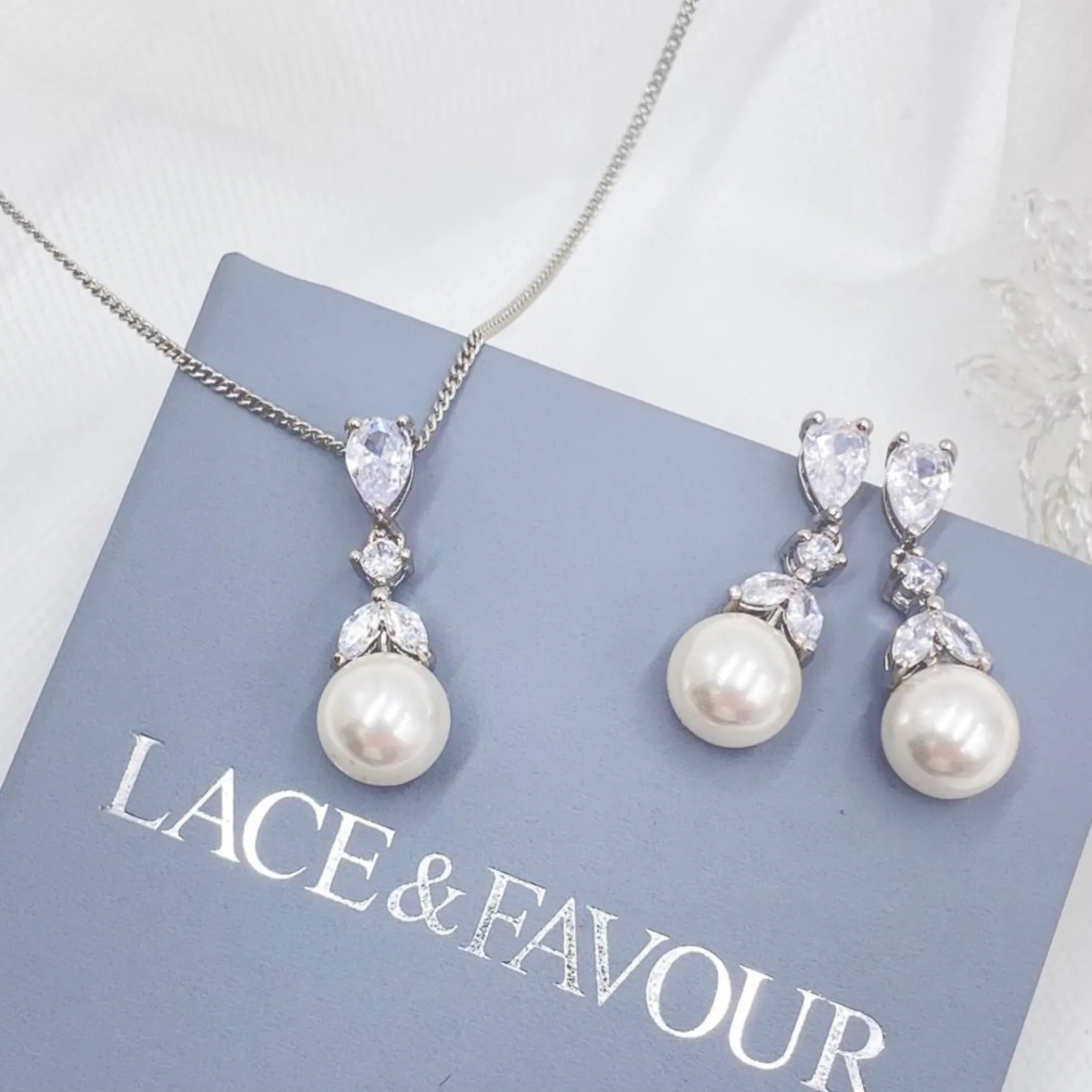 Lace & Favour Bridesmaid Gifts | Bride Gifts*Elegance Crystal and Pearl Bridal Jewellery Set