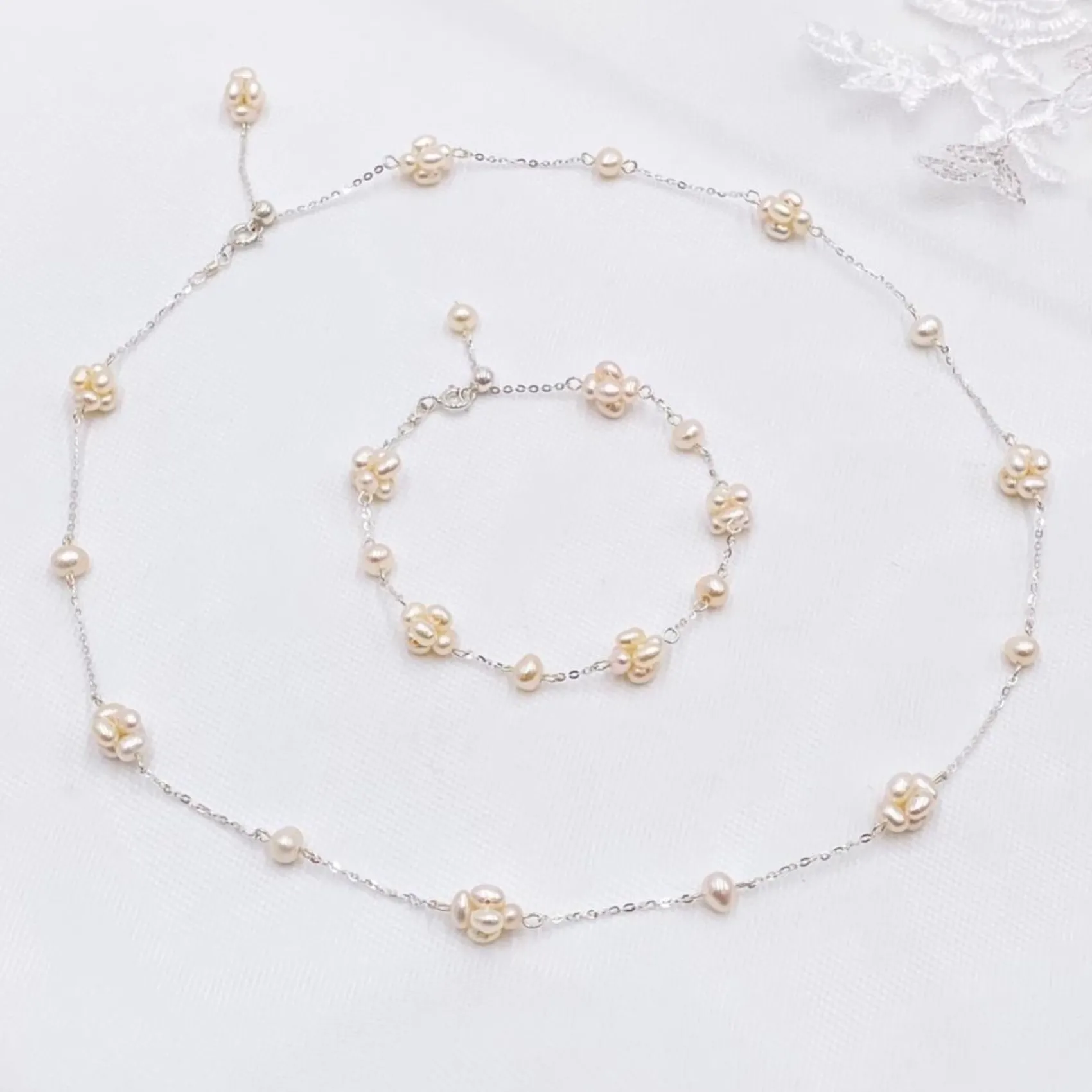 Lace & Favour Mother Of The Groom Gifts | Mother Of The Bride Gifts*Eliana Freshwater Pearl Cluster Chain Bracelet Ivory/ Silver