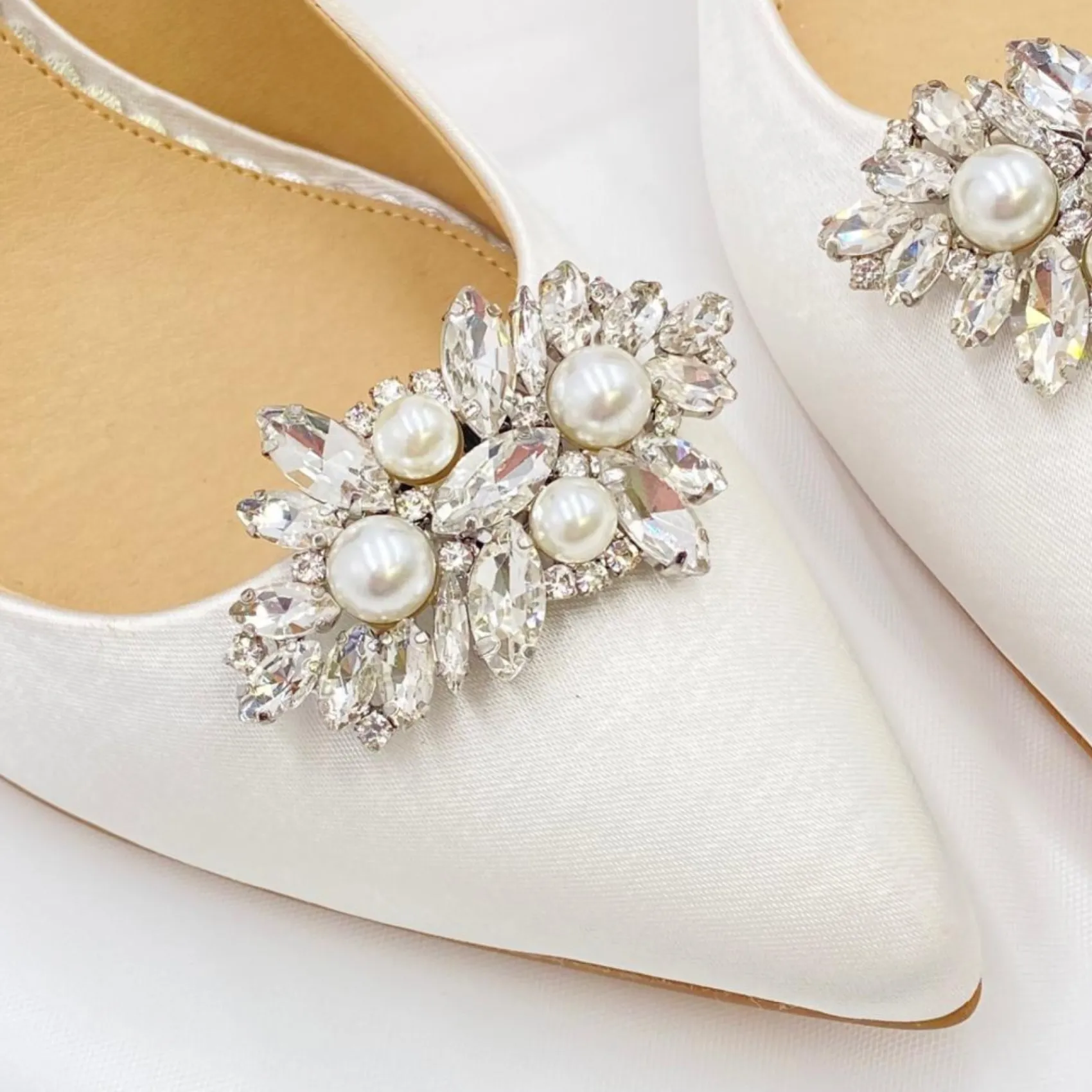Lace & Favour Shoe Jewellery | Shoe Clips*Euphoria Pearl and Crystal Brooch Shoe Clips