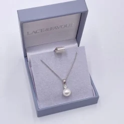Lace & Favour Pearl Jewellery | Silver Wedding Jewellery*Evie Dainty Pearl Pendant Necklace Ivory/ Silver