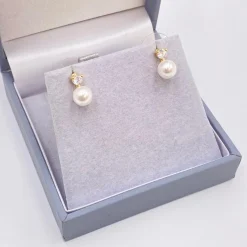Lace & Favour Bridesmaid Gifts | Pearl Jewellery*Evie Gold Dainty Pearl Stud Earrings Ivory/ Gold