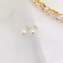 Lace & Favour Bridesmaid Gifts | Pearl Jewellery*Evie Gold Dainty Pearl Stud Earrings Ivory/ Gold
