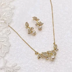 Ivory & Co Bride Gifts | Pearl Jewellery*Ivory and Co Aphrodite Gold Bridal Jewellery Set