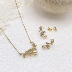 Ivory & Co Bride Gifts | Pearl Jewellery*Ivory and Co Aphrodite Gold Bridal Jewellery Set
