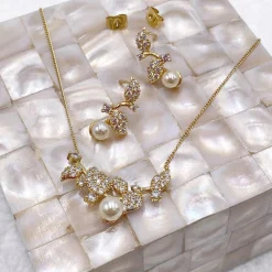 Ivory & Co Bride Gifts | Pearl Jewellery*Ivory and Co Aphrodite Gold Bridal Jewellery Set