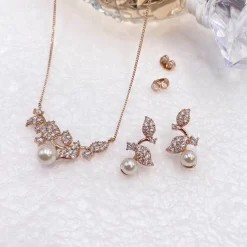 Ivory & Co Bride Gifts | Pearl Jewellery*Ivory and Co Aphrodite Rose Gold Bridal Jewellery Set