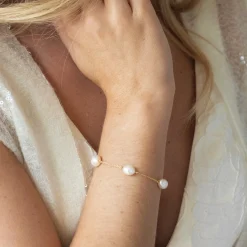 Ivory & Co Mother Of The Groom Gifts | Mother Of The Bride Gifts*Ivory and Co Bermuda Gold Baroque Pearl Dainty Chain Bracelet