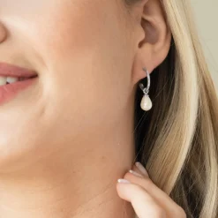Ivory & Co Bridesmaid Gifts | Pearl Jewellery*Ivory and Co Harrow Silver Pearl Hoop Earrings