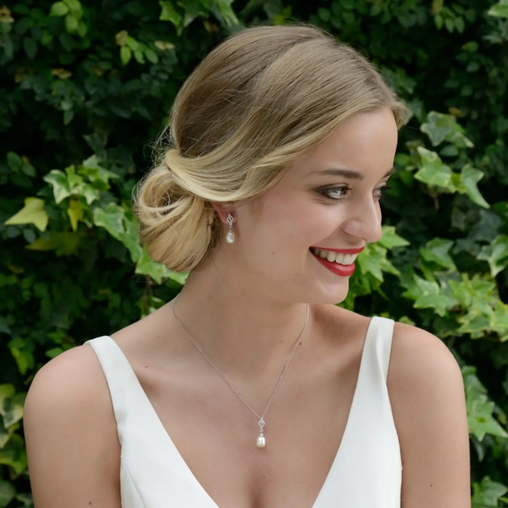 Ivory & Co Bridesmaid Gifts | Pearl Jewellery*Ivory and Co Lisbon Pearl Drop Wedding Earrings