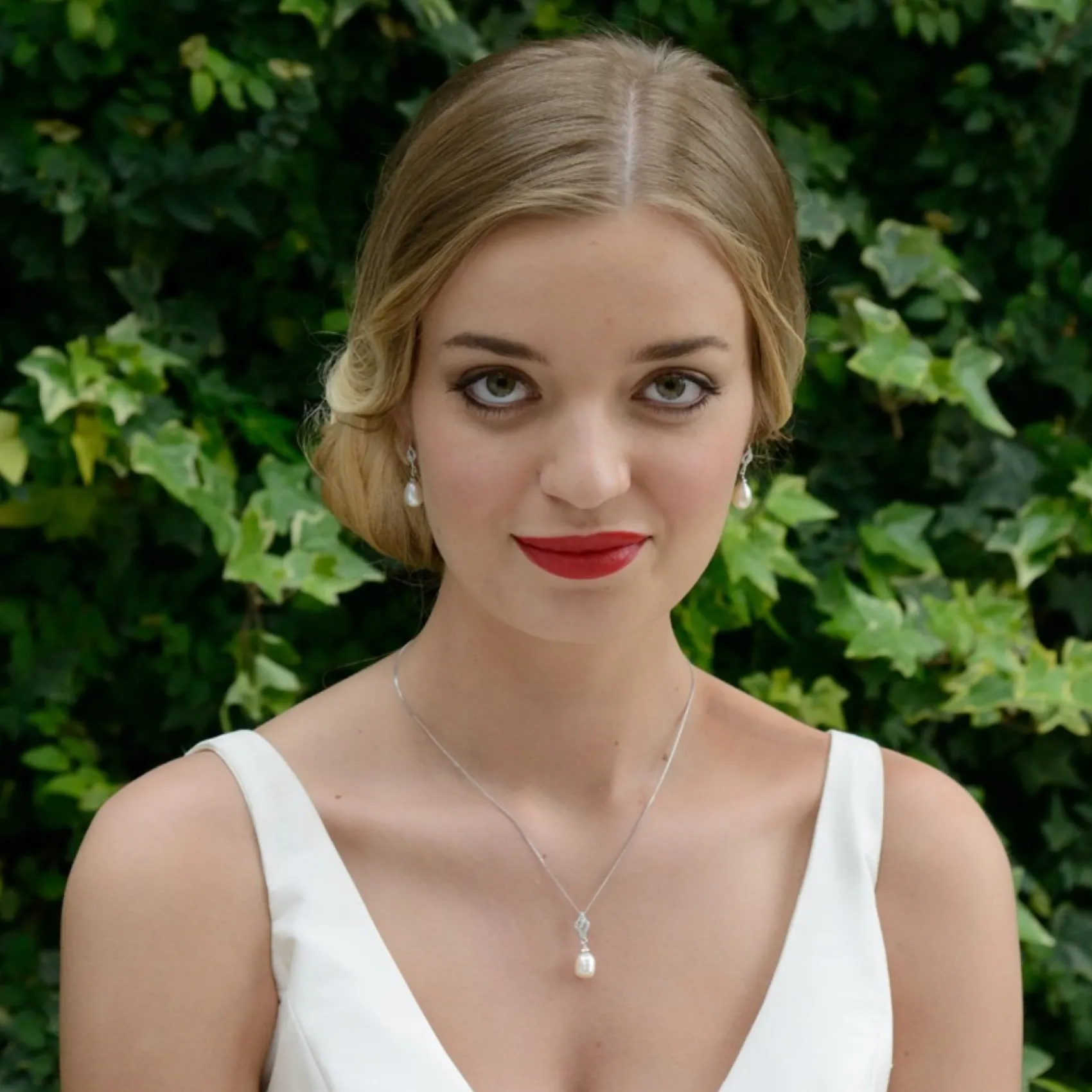Ivory & Co Bridesmaid Gifts | Pearl Jewellery*Ivory and Co Lisbon Pearl Drop Wedding Earrings