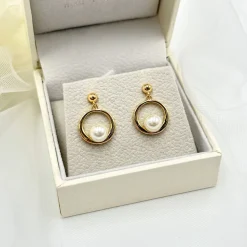 Ivory & Co Bridesmaid Gifts | Pearl Jewellery*Ivory and Co Memphis Gold Hanging Pearl Earrings