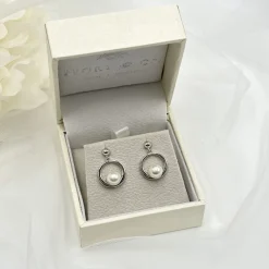 Ivory & Co Bridesmaid Gifts | Pearl Jewellery*Ivory and Co Memphis Silver Hanging Pearl Earrings