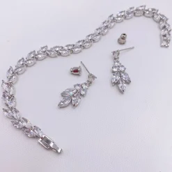 Lace & Favour Bridesmaid Gifts | Bride Gifts*Lila Dainty Cubic Zirconia Drop Earrings Silver