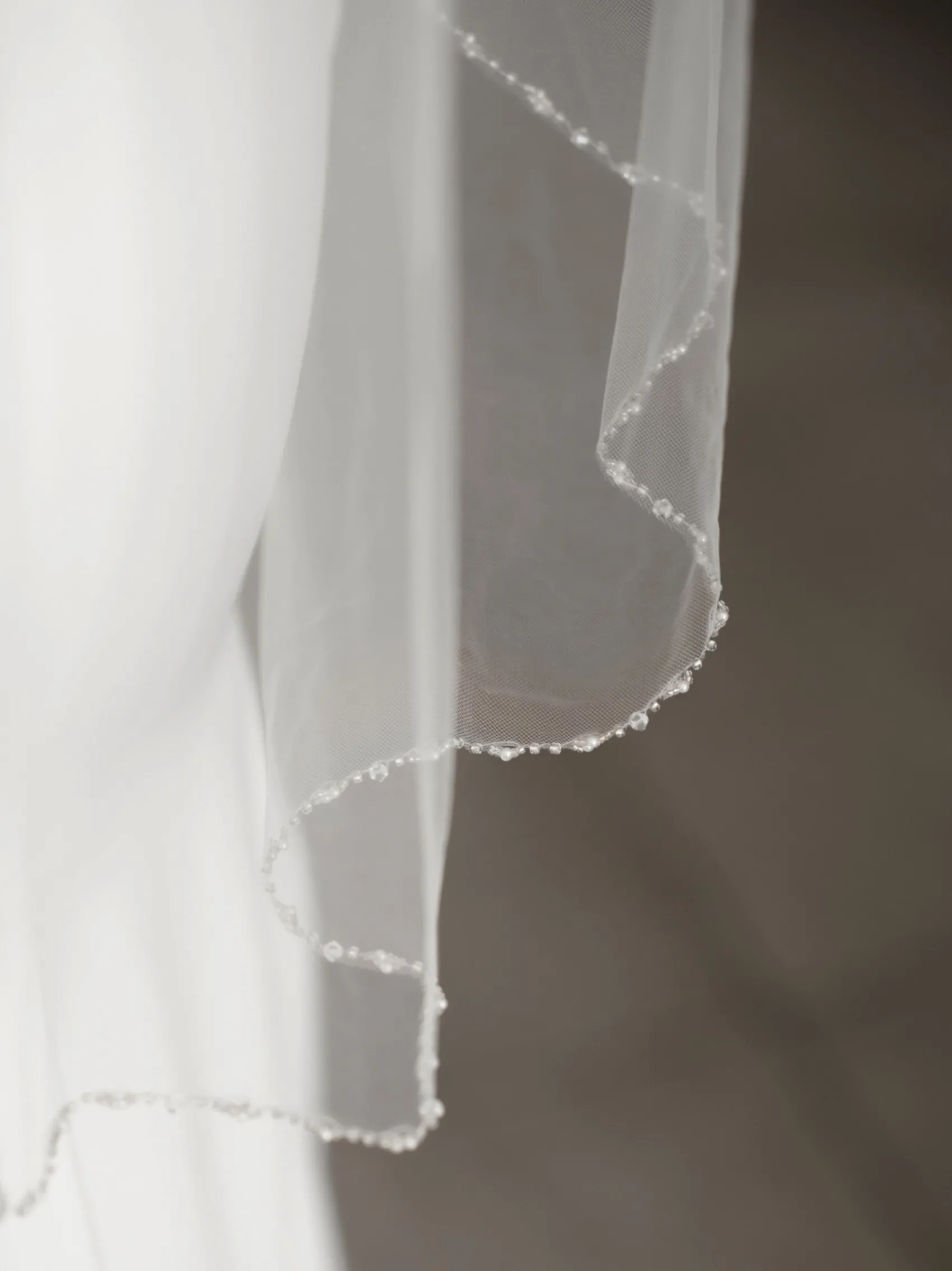 Linzi Jay Single Tier Veils | Chapel Length & Cathedral Veils*Single Tier Veil with Pearl and Beaded Edge LA951 Ivory