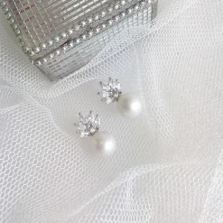 Lace & Favour Bridesmaid Gifts | Vintage Jewellery*Mila Pearl Sparkle Stud Wedding Earrings Ivory/ Silver