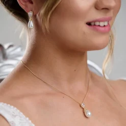 Lace & Favour Bride Gifts | Pearl Jewellery*Paloma Gold Teardrop Pearl Bridal Jewellery Set