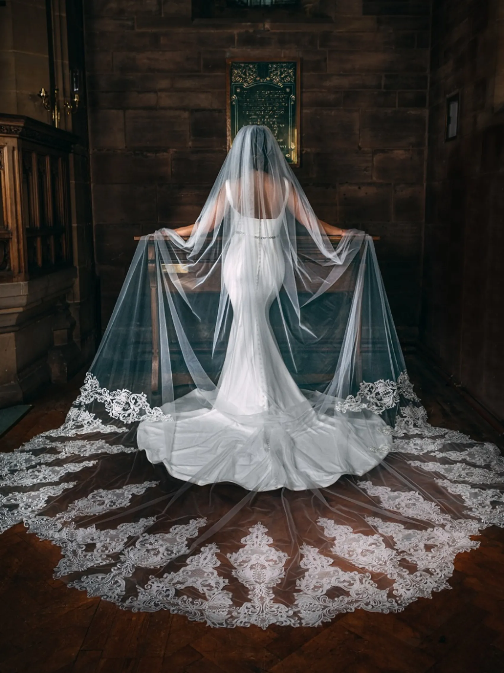 Perfect Bridal Single Tier Veils | Chapel Length & Cathedral Veils*Single Tier Statement Lace Motif Cathedral Veil Ivory