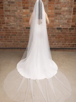 Perfect Bridal Chapel Length & Cathedral Veils | Single Tier Veils*Single Tier Cut Edge Crystal Cathedral Veil Ivory