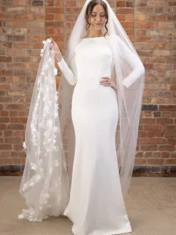 Perfect Bridal Single Tier Veils | Chapel Length & Cathedral Veils*Single Tier 3D Flowers and Pearl Cathedral Veil Ivory