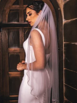 Perfect Bridal Single Tier Veils | Fingertip Veils*Single Tier Silver Beaded Edge Fingertip Veil Ivory