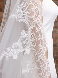Perfect Bridal Single Tier Veils | Floor Length Veils*Single Tier Floor Length Veil with Lace Train Ivory