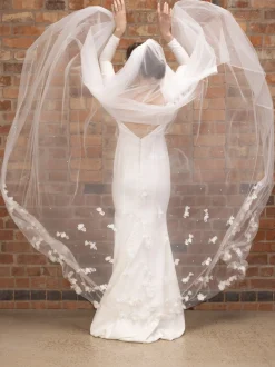 Perfect Bridal Single Tier Veils | Chapel Length & Cathedral Veils*Single Tier 3D Flowers and Pearl Cathedral Veil Ivory