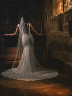 Perfect Bridal Chapel Length & Cathedral Veils | Single Tier Veils*Single Tier Cut Edge Crystal Cathedral Veil Ivory