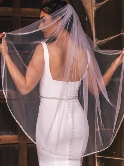 Perfect Bridal Single Tier Veils | Fingertip Veils*Single Tier Silver Beaded Edge Fingertip Veil Ivory