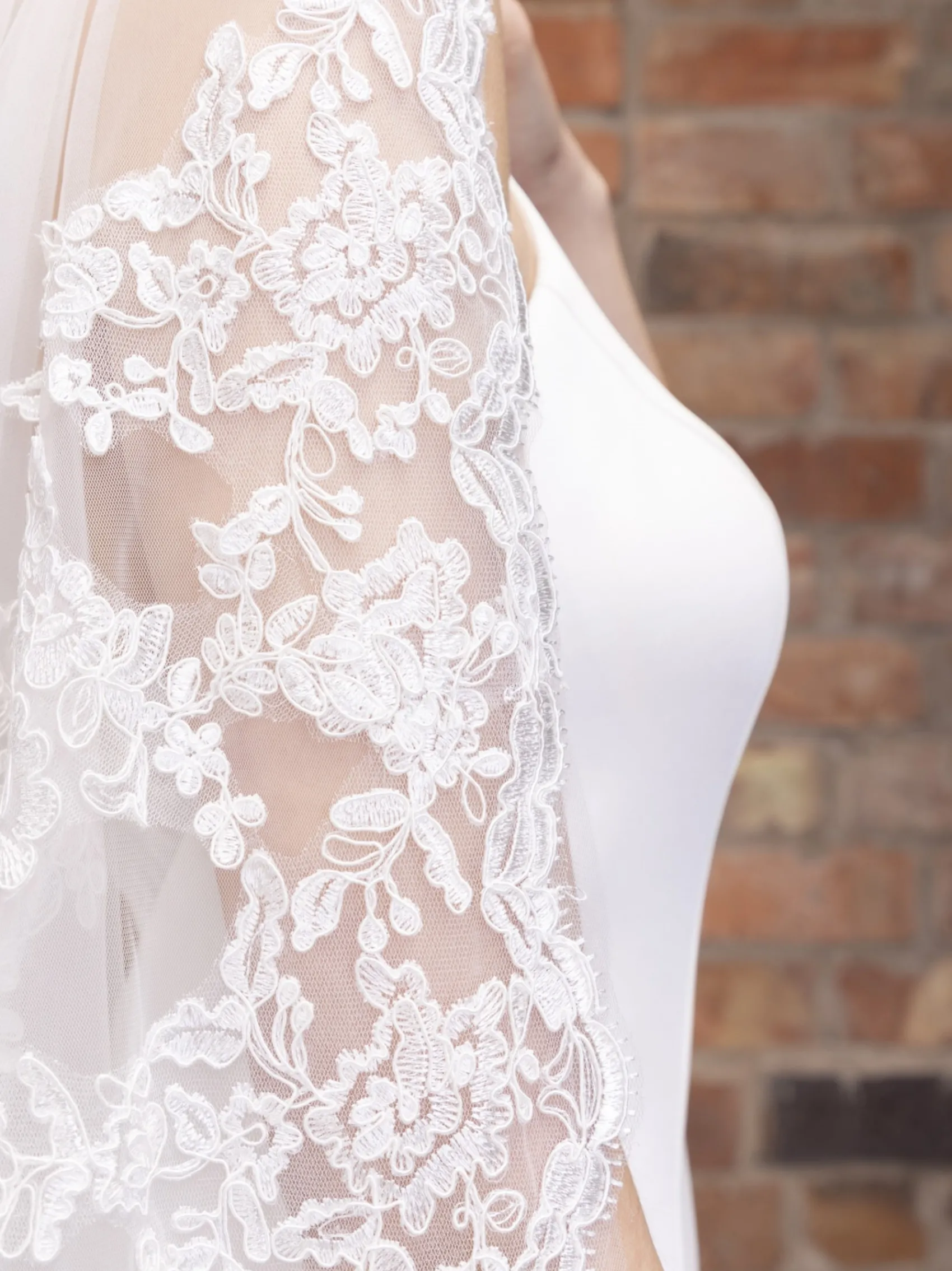 Perfect Bridal Single Tier Veils | Chapel Length & Cathedral Veils*Single Tier Corded Lace Cathedral Veil with Motifs Ivory